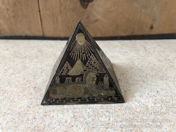 Египетская пирамидка, бронза.