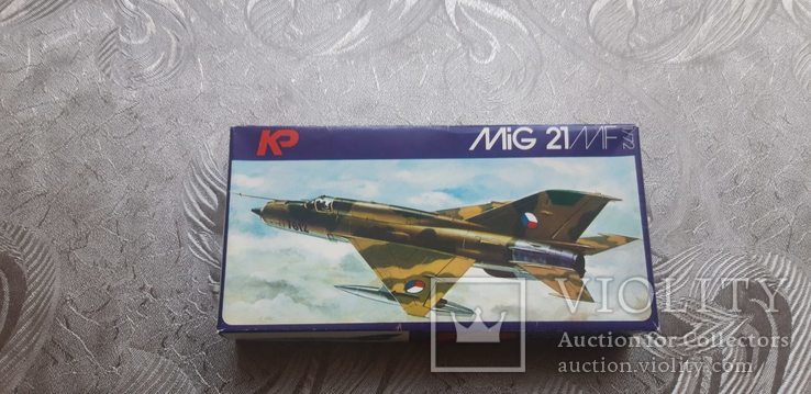 Самолет MIG 21, 1:72