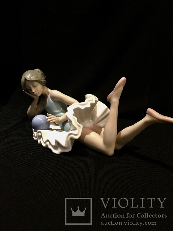 «Балерина с мячом» NAO by LLADRO, 1993 год