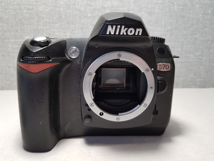 Зеркальный фотоаппарат Nikon D70 + карта памяти, фото №9