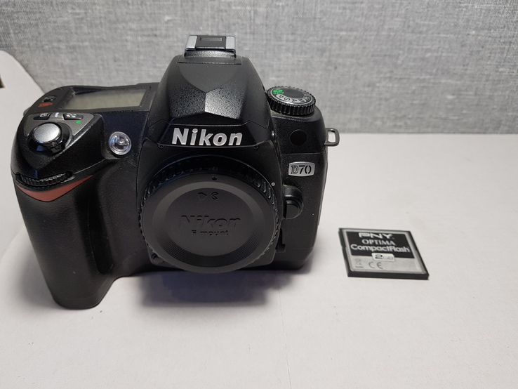 Зеркальный фотоаппарат Nikon D70 + карта памяти, фото №10
