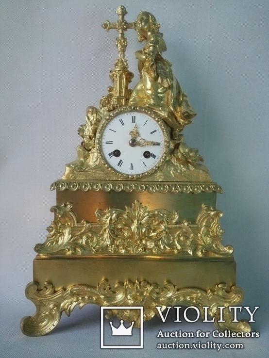 Каминные бронзовые часы в оригинальной позолоте XIX века