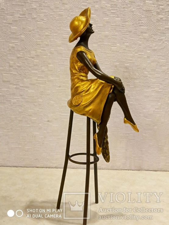 Бронзовая статуэтка "Дама на стуле. В золоте." - бронза или латунь., фото №5