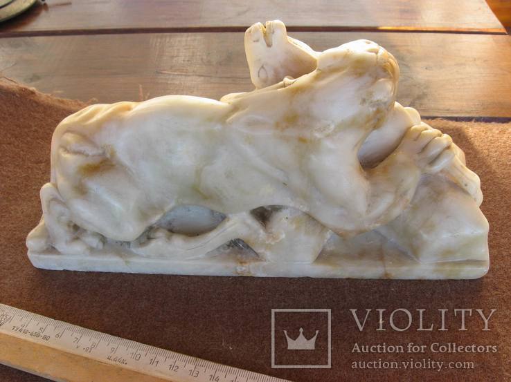 Мраморная скульптурная композиция (преспапье) львици и лань, фото №5