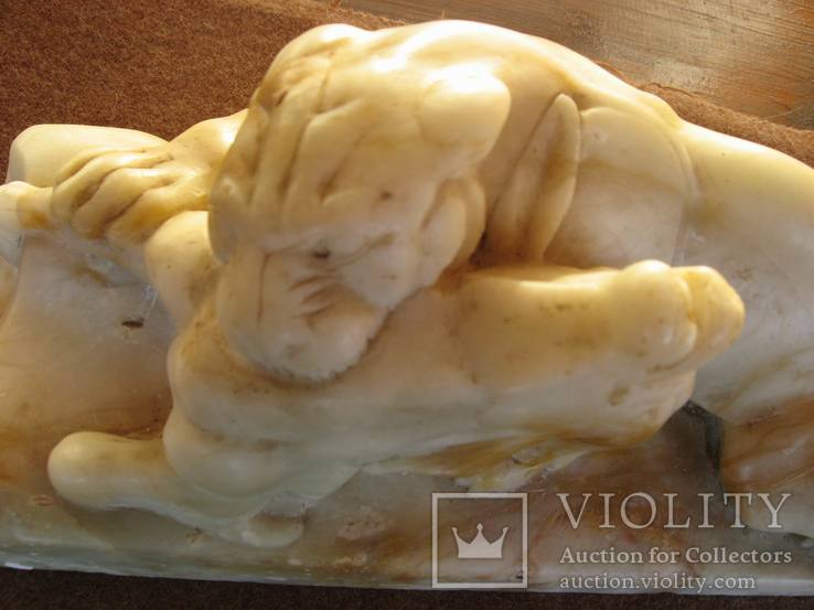 Мраморная скульптурная композиция (преспапье) львици и лань, фото №9