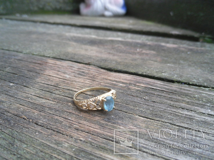 Золотое кольцо с голубым топазом, фото №2