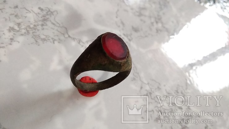 Перстень-кільце з червоною вставкою, фото №5