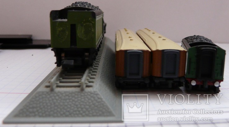 Модель локомотива 4472 LNER Class A1 Flying Scotsman поезл, паровоз, вагон 24105 43567, фото №9
