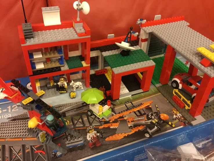 Оригинал LEGO City Fire Пожарная станция (60110) Брак, фото №5