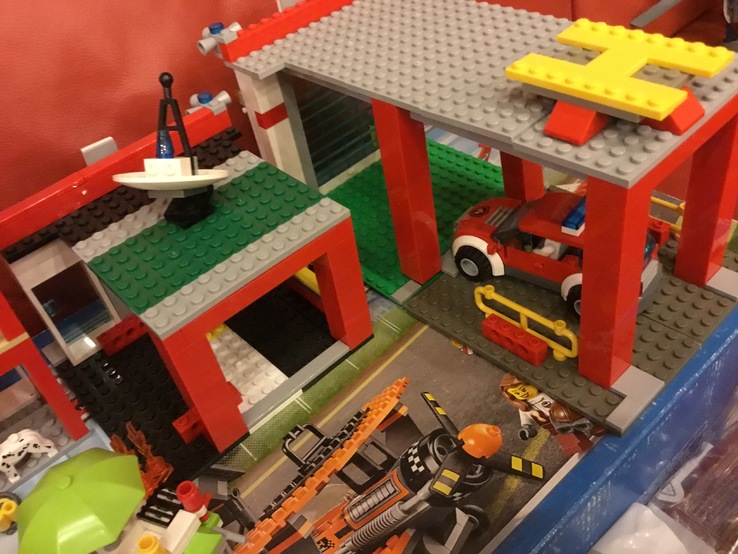 Оригинал LEGO City Fire Пожарная станция (60110) Брак, фото №6