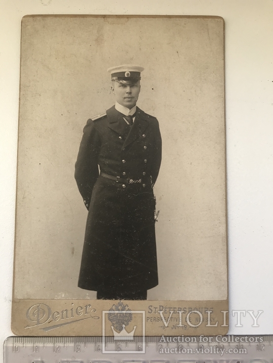 Фото морского офицера с кортиком.