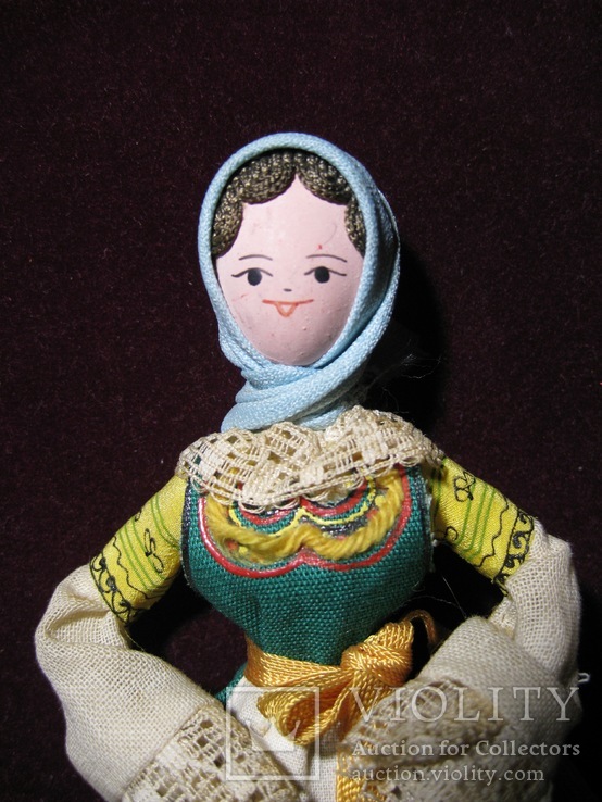 Старая кукла в национальной одежде, фото №7
