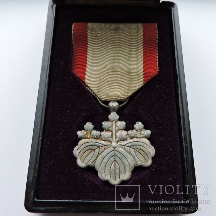 Знак ордена Восходящего солнца VIII степени (медаль белой павлонии) в коробке, фото №2