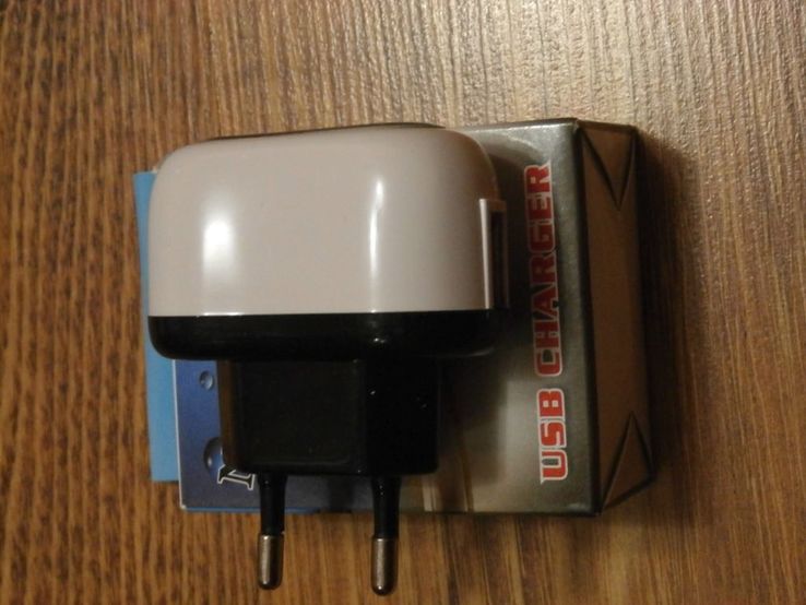 Сетевое зарядное устройство с USB выходом USB New Сharger 1А с подсветкой, фото №2
