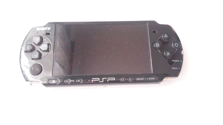 PSP 3004 ( 3000 Series ) на запчастини