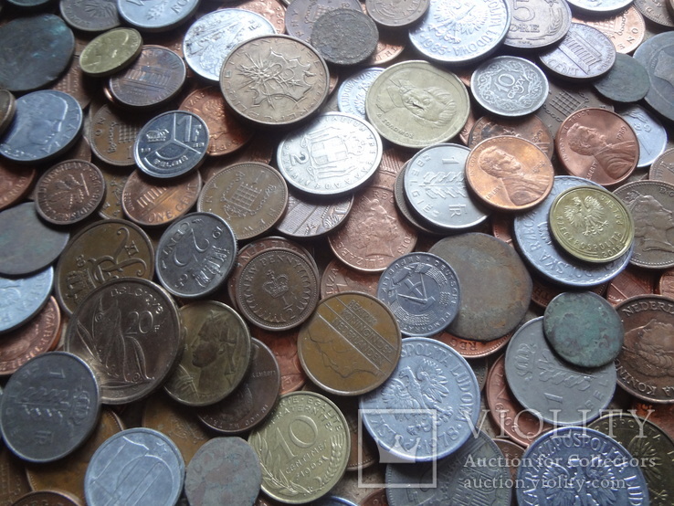 Большая Гора иностранных монет без наших. 323 штуки, фото №4
