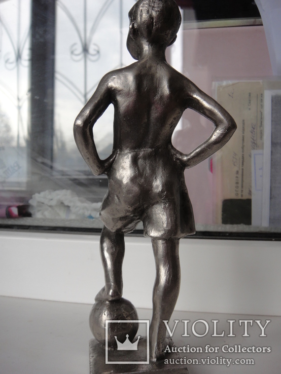 "Мальчик с мячом" скульптор Бельская В. 1962 год силумин, фото №13