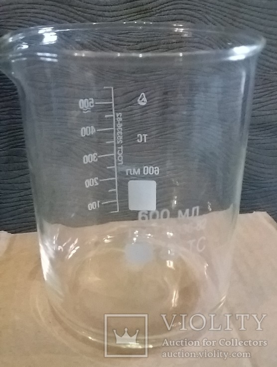 Лабораторный стакан ,градуированый 600мл(низкий с носиком) ТС