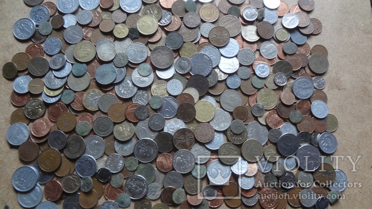 Большая Гора иностранных монет без наших. 357 штук, фото №2