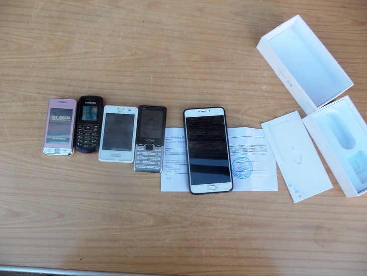 Телефони на Ремонт чи запчастини Meizu M3 16Gb, 2 шт Samsung, LG,  Nomi., фото №2