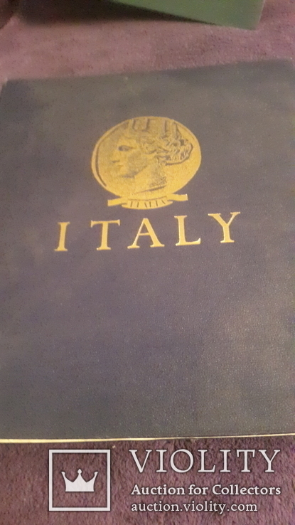 Альбом с старыми марками Италии