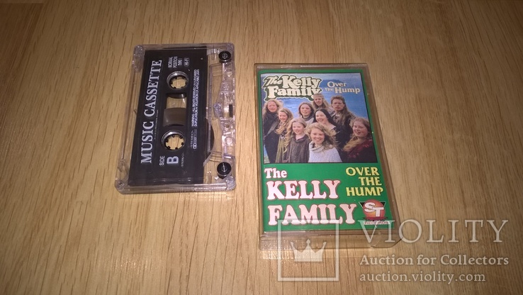 The Kelly Family (Over The Hump) 1994. (MC). Кассета. ST Records Poland., фото №2