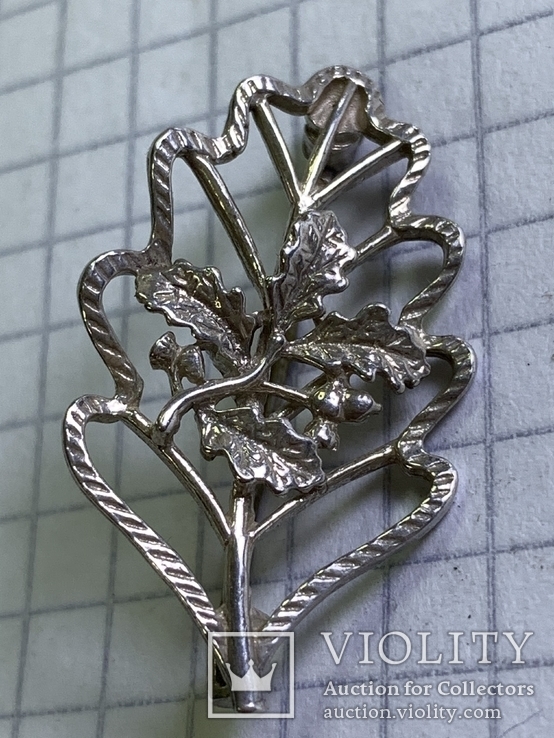 Серебряная брошь в форме дубового листика, фото №2