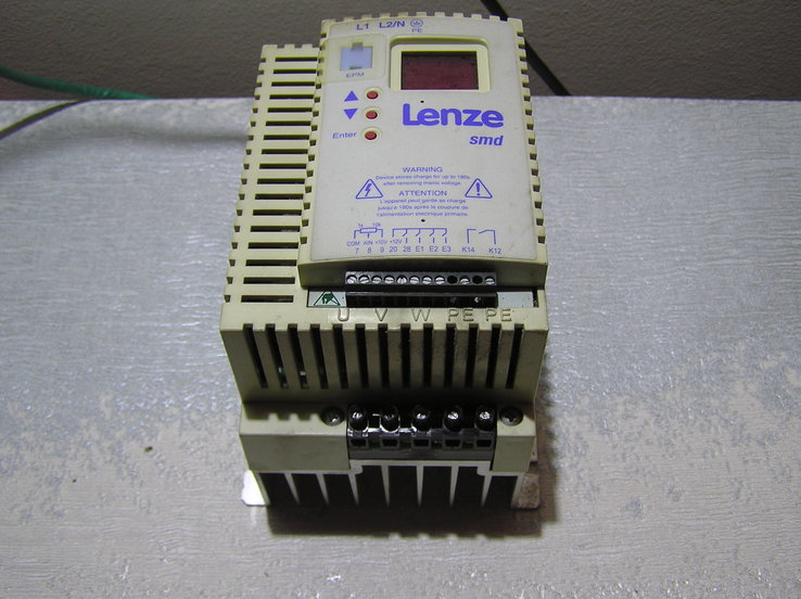 Преобразователь частоты Lenze 1,5 кВт ESMD152X2SFA , 1-фаз