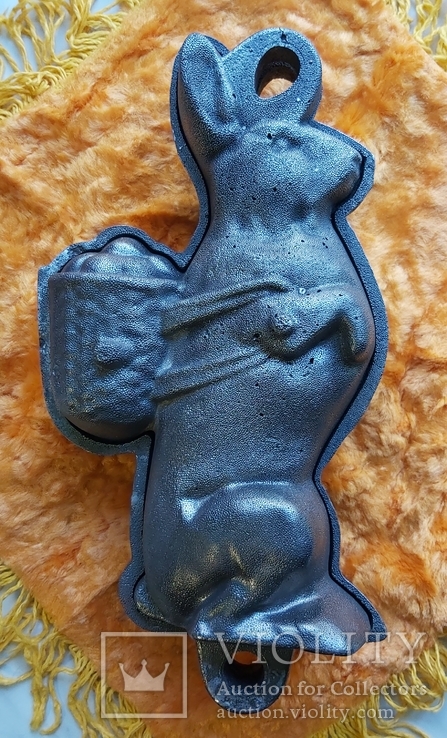 Чугунная форма для пасхальной выпечки *Кролик с корзиной*.Европа., фото №2