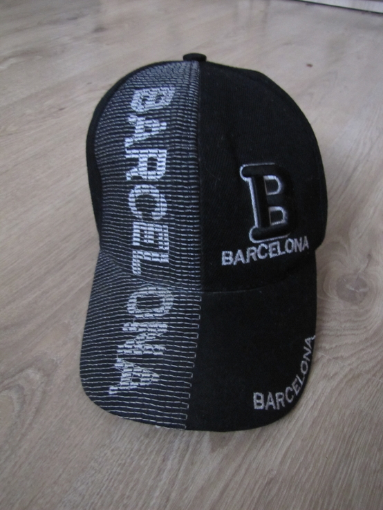 Модная мужская кепка-бейсболка Barcelona КАК НОВАЯ