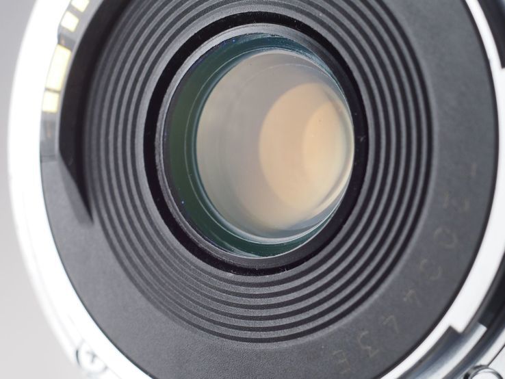 Canon EF 20-35mm f/3.5-4.5 USM, фото №10
