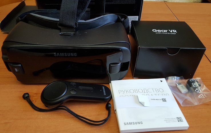 Очки виртуальной реальности Samsung Gear VR с контроллером, фото №5