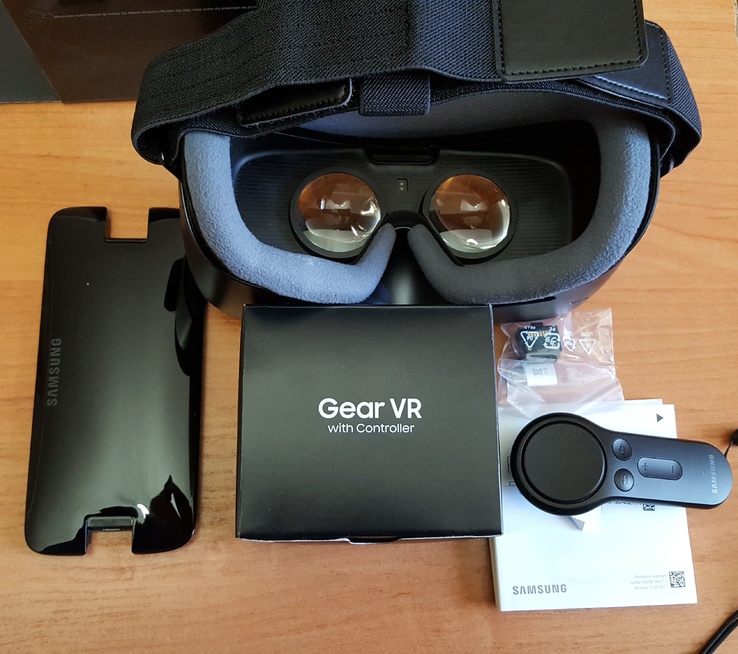 Очки виртуальной реальности Samsung Gear VR с контроллером, фото №7