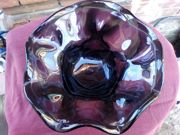 Тяжелая ваза темного стекла, фото №3