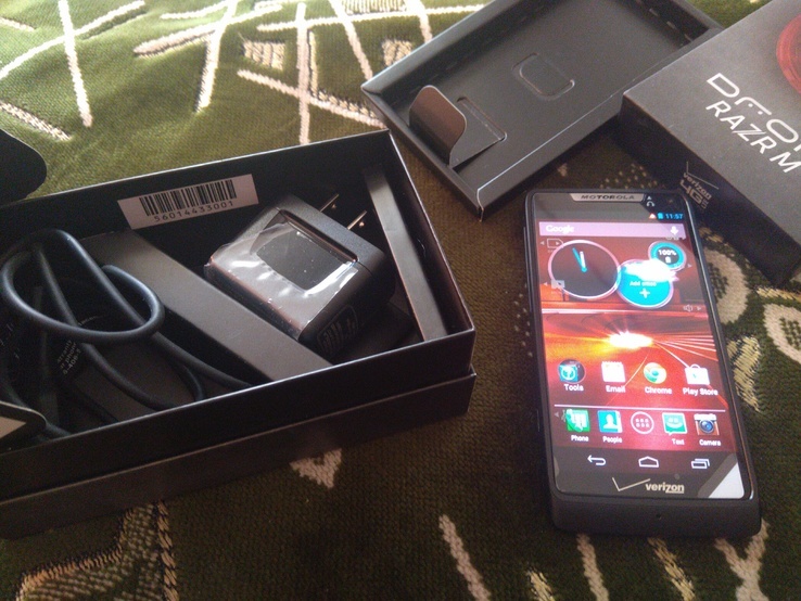 Motorola Droid Razr m. XT907. Новый смартфон с США. Есть модуль NFC, фото №2