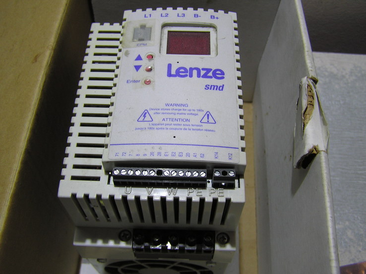 Преобразователь частоты Lenze 4.0кВт ESMD402L4TXA000XX1J23 , 3-фазы, фото №3