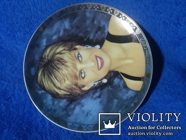 Красивая коллекционная тарелка: Diana Princes of Wales 1961 - 1997  21.5Х21.5 см, фото №5