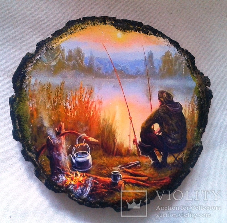 Картина на срезе дерева   "Одинокий рыбак"