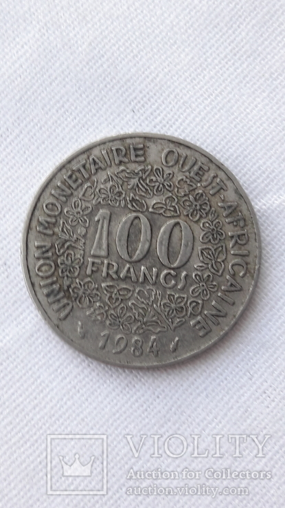 100 франков 1984 год Африка, фото №2