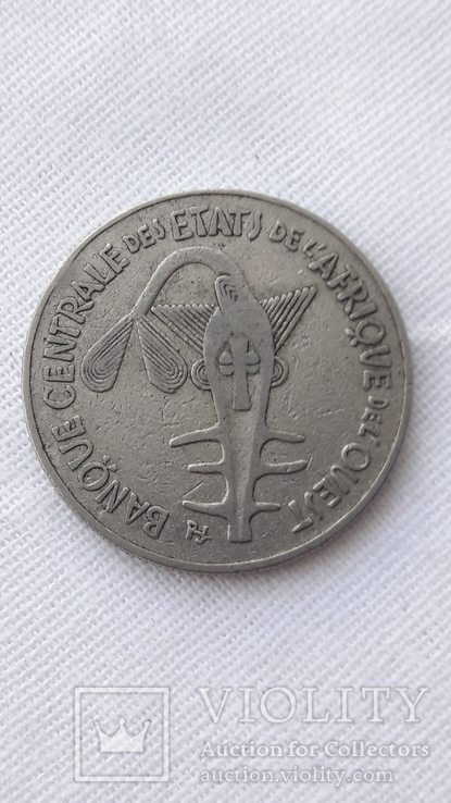 100 франков 1984 год Африка, фото №3