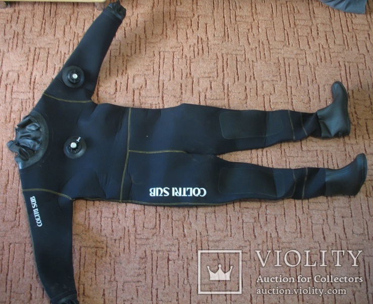 "Сухой" костюм для подводного поиска