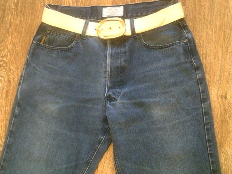 Armani - фирменные джинсы с ремнем разм.31, photo number 4