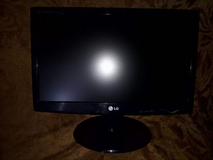 19'' LCD Монитор Wide LG W1943SS-PF Отличный с кабелями, фото №6