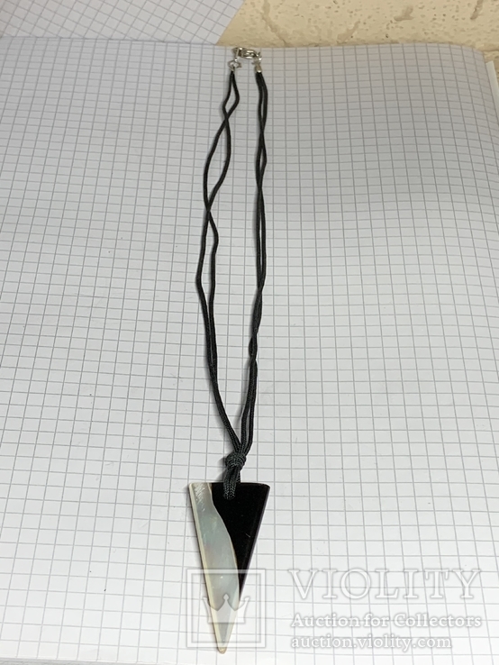 Винтажный трёхугольный Винтажный кулон из перламутра на шнурке, фото №6