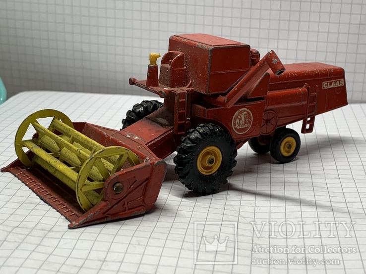 LESNEY Made in England  K-9 Claas Combine Harvester