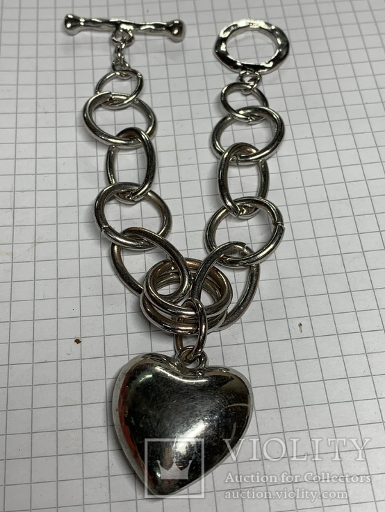 Металический браслет с кулоном в виде сердца