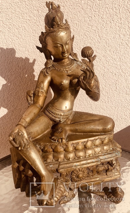 Старая фигура Будды