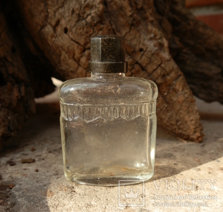 Винтажная  маленькая парфюмерная бутылочка