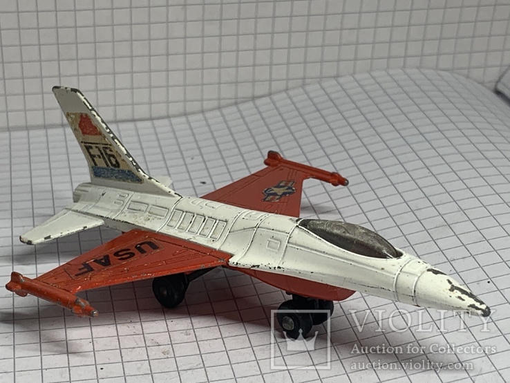 Matchbox Skybusters SB-24 - F-16A US Air Force Fighter Jet - 1978.