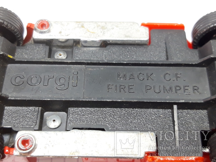 Corgi Made in Gt Britain. Mack Cf Fire Pumper Firefighters (cc), фото №9